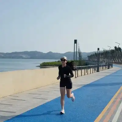 阎思诗